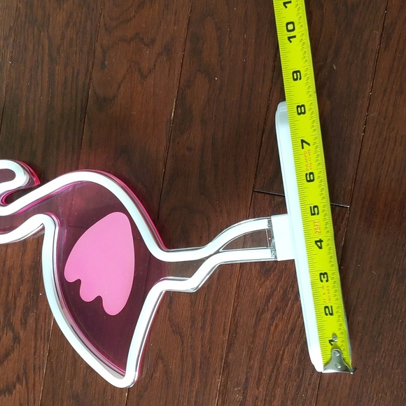 Flamingo/palm tree decor - Picture 8 of 8